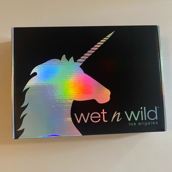 Wet N Wild Unicorn Glow Boxed Set - Picture 2 of 8